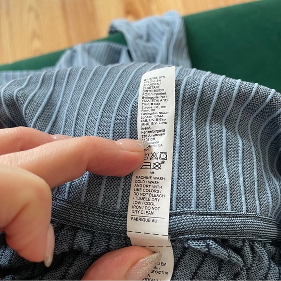 Athleta Light Blue Ribbed Long Sleeve Flurry Seamless Henley Top 466524 EUC XS - Picture 10 of 12